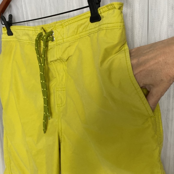 Tommy Bahama short, board, swim, men’s trunks colour chartreuse! Size S - Picture 9 of 17